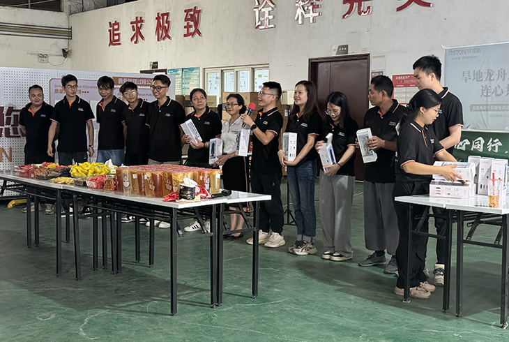 旱地龍舟迎端午,連心聚力促發展