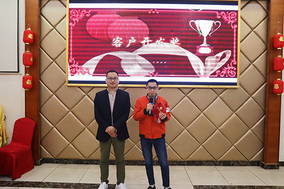 菲思盾壁掛爐客戶開發(fā)獎得主合影